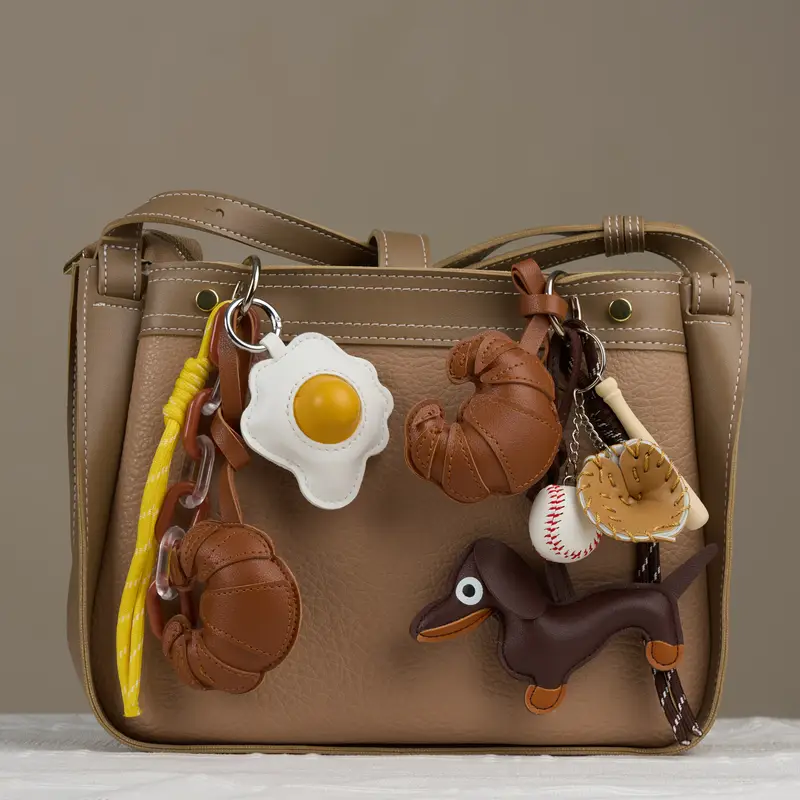 'Egg & Croissant' висулка за чанта
