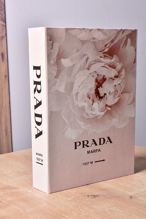 Pr*da книга декорация