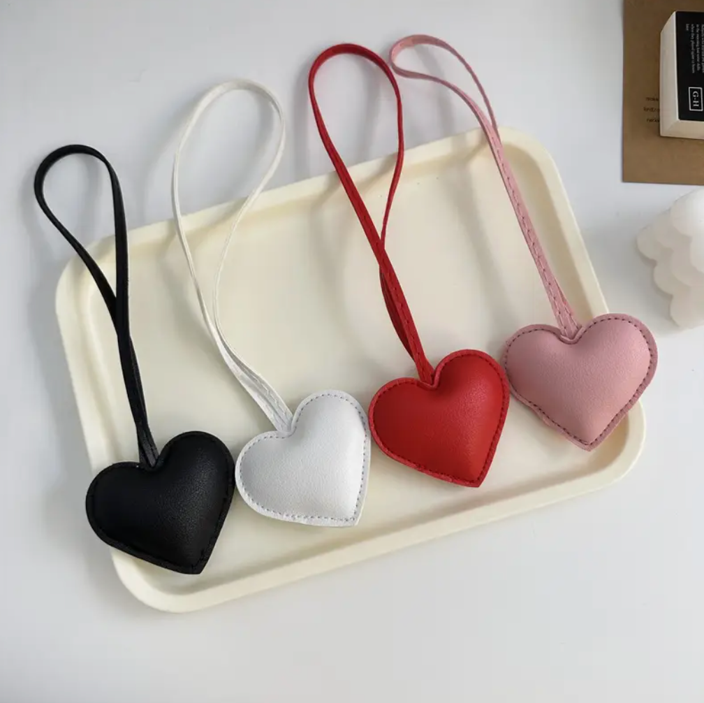 'Red Heart' Кожена Висулка